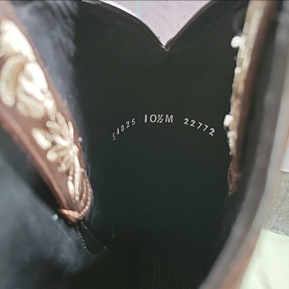 Cream and Brown Heeled Boots with Intricate Embroidery - Picture 7 of 9